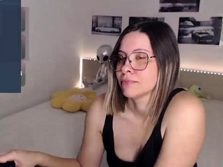 Amateur Webcam Teen Flashes Masturbates